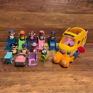 Bubble Guppies Swim-Sational School Bus Vehicle & 11 Figures & Accessories